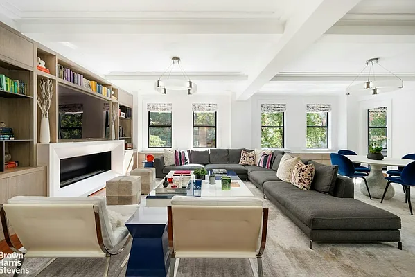 Living room, photo 1