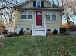 21 Meadows Rd, Lafayette, NJ 07848