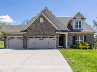 2806 Fallin Ct, High Point, NC 27262