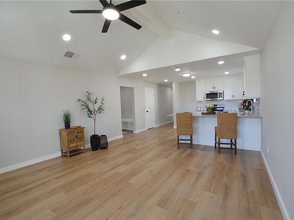 4th image of 421 Valerie St