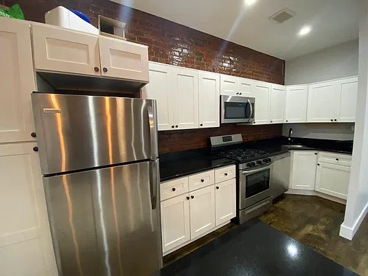 Rented by Premier Metro Realty Corp | media 8