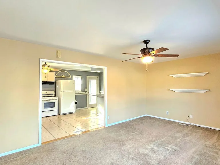 1205 Hoyt St — Photo 4