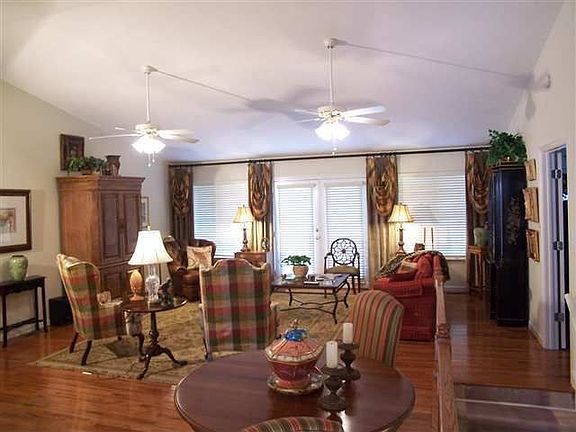 3rd image of 104 Skyline Dr