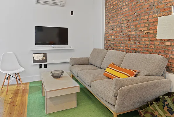 Rented by Roomors Living Inc | media 29