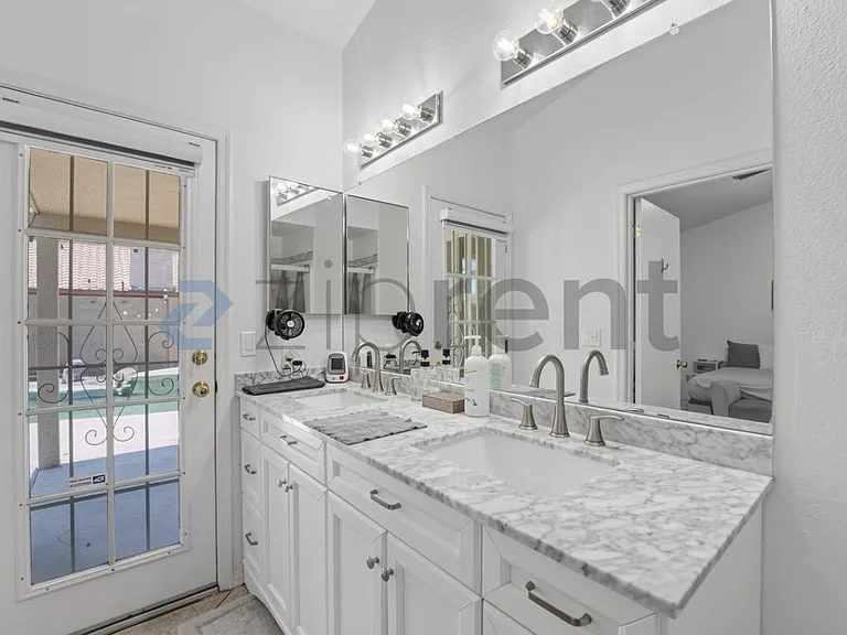 1157 E Encinas Ave — Photo 23