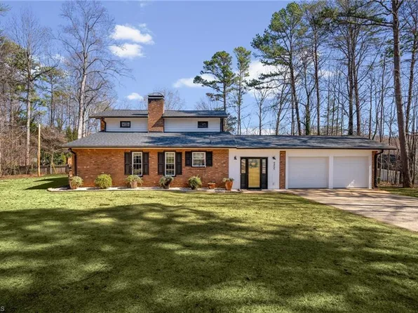 4455 Langhorne Dr, Winston Salem, NC 27106