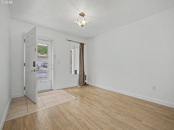 5th image of 38412 Miller St