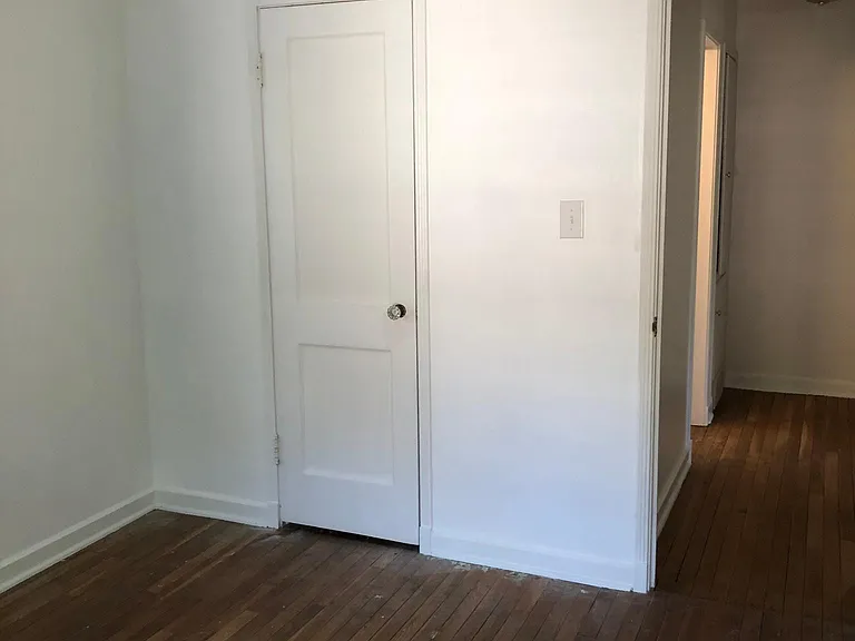 1890 Riverside Dr — Photo 11