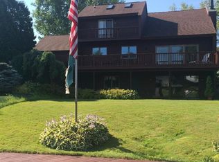1392 Edgewater Dr, Fenton, MI 48430