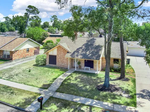 935 Hackberry Street, La Porte, TX 77571