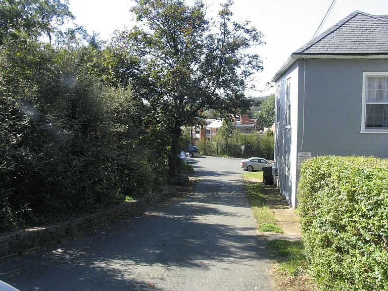 33 University Cir #8 — Photo 2