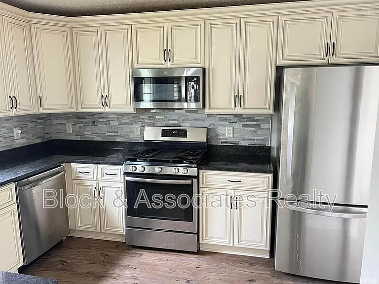 5013 Marathon Ln — Photo 5