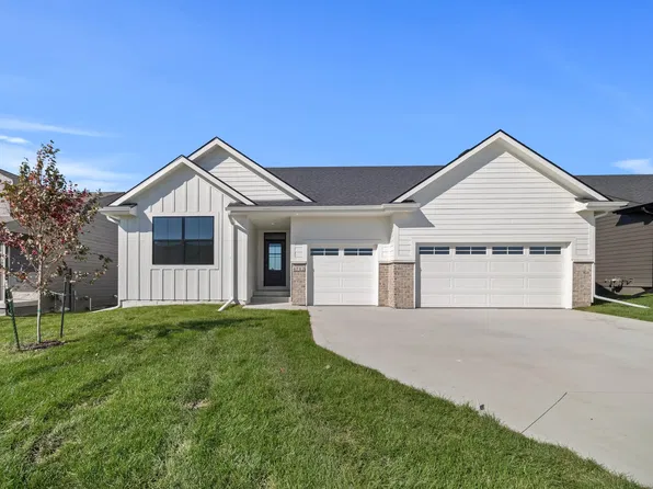 4712 180th St, Urbandale, IA 50323