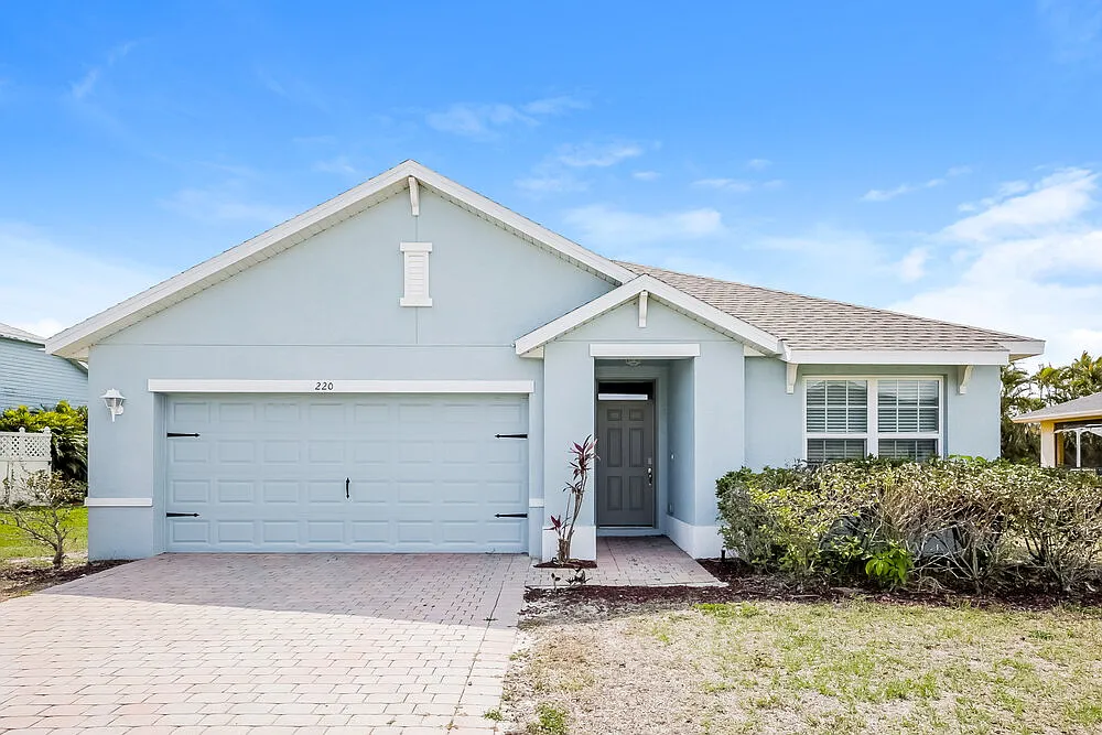 3 bed, 2.0 bath, 1672 sqft, $2,005 — Photo 1