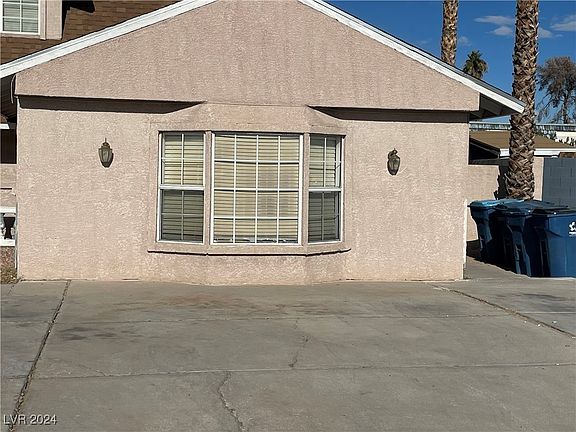 3rd image of 3030 Plaza St