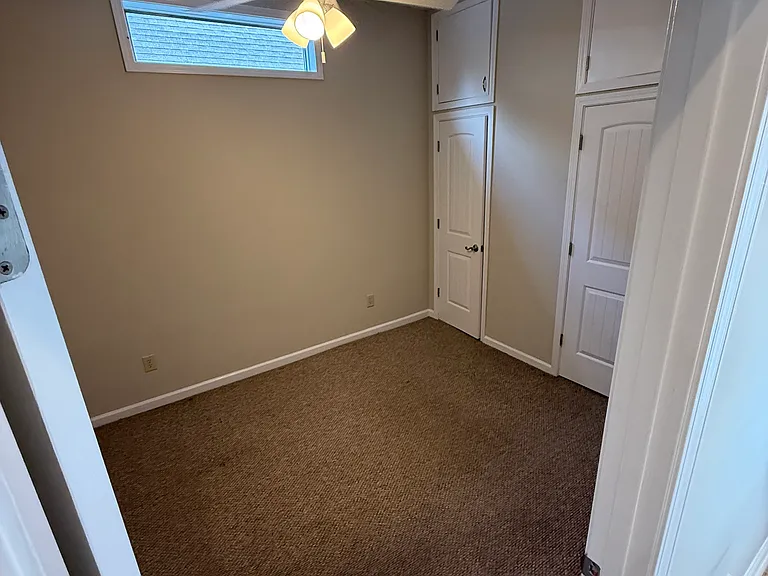 906 Blythe St — Photo 4