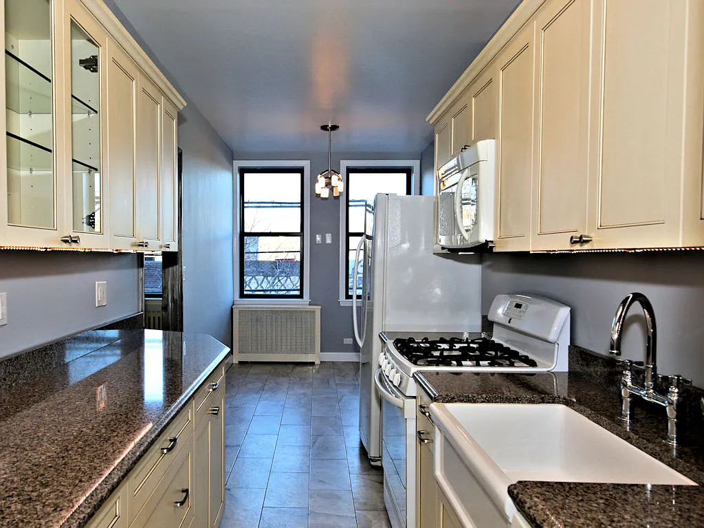 Apartment for Rent — Photo 1