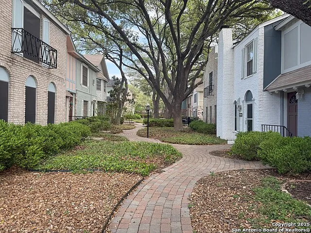 2811 Woodbury St #301 — Photo 24