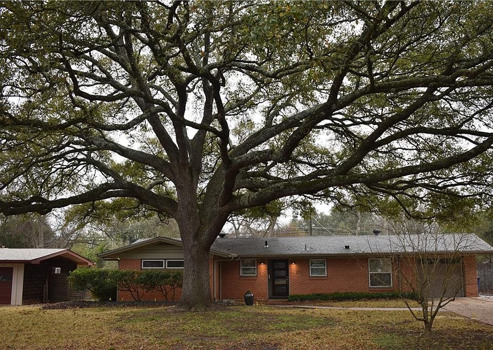 1st image of 2701 Twin Oaks Dr