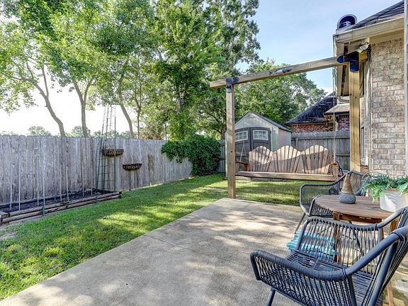 3rd image of 213 Country Park Dr