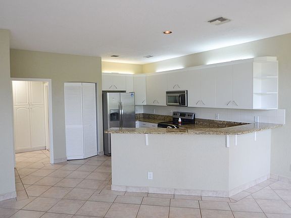 5th image of 6879 NW 81st Ct