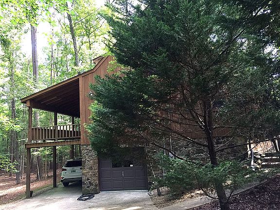 3rd image of 885 Valley Hills Cir