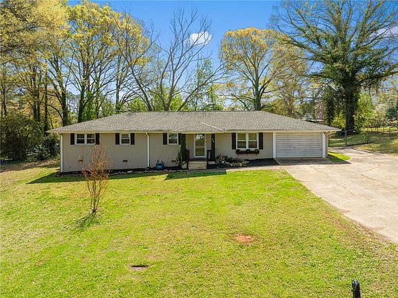 2nd image of 210 Ligon Dr