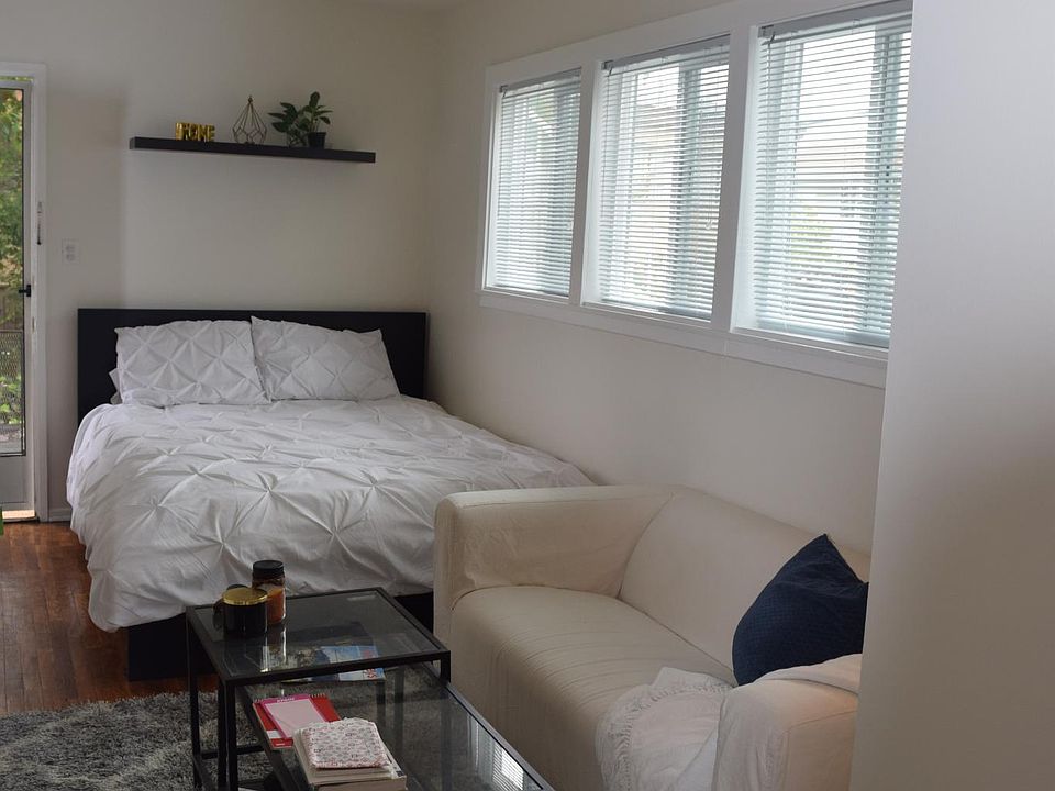 This photo is from unit downstairs, same dimensions, unit 5 have carpet.
