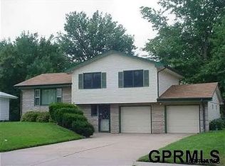 3705 Groves Rd, Bellevue, NE 68147