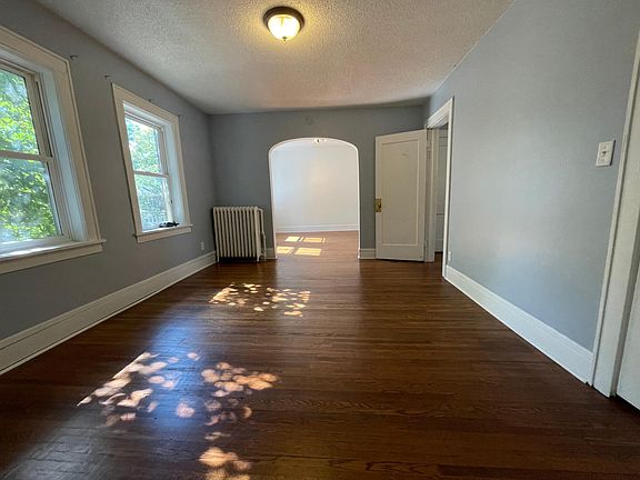 2nd image of 635 Ivy Ave E #2
