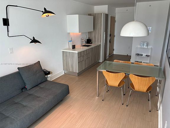 3rd image of 1215 West Ave #309