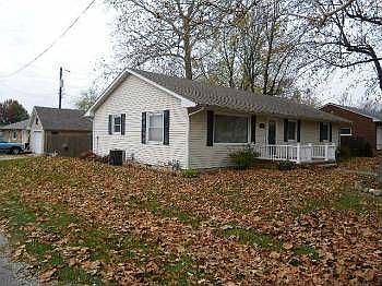 2nd image of 102 W Helton Ave