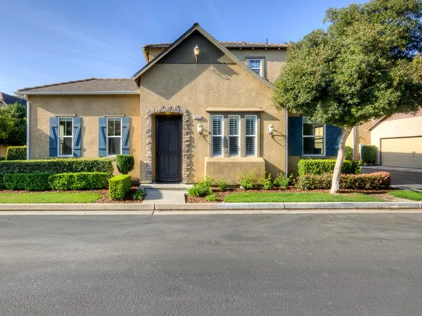 3838 Moody Ln, Clovis, CA 93619