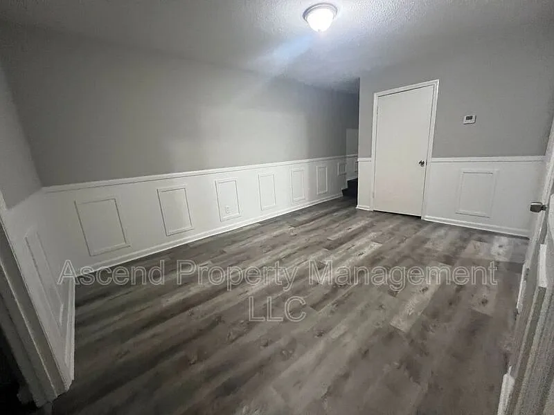 Building Photo - 3216 Gleason Dr #21