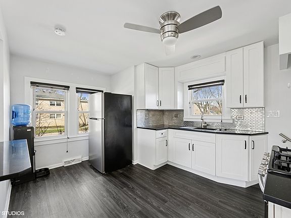 5th image of 238 W Burlington Ave
