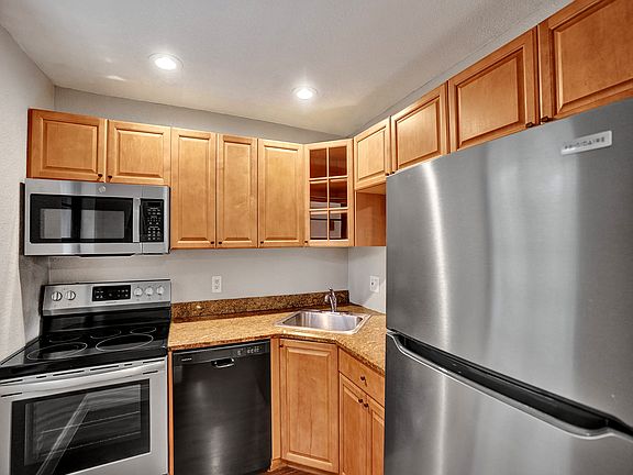 5th image of 5495 NE 25th Ave APT 304