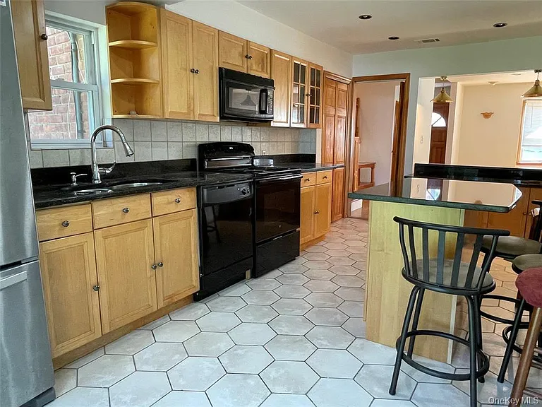 2 Stuart Dr — Photo 7