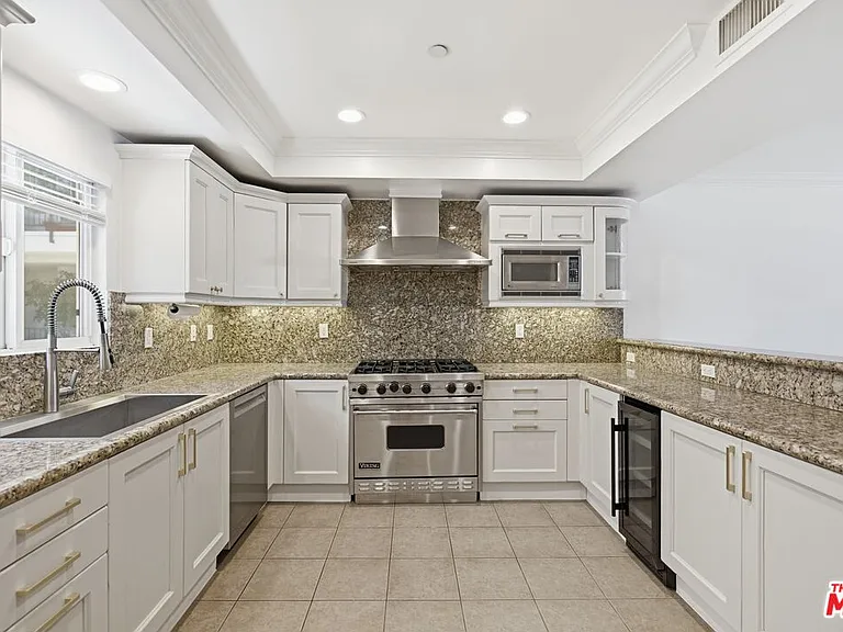 1878 Greenfield Ave #304 — Photo 1