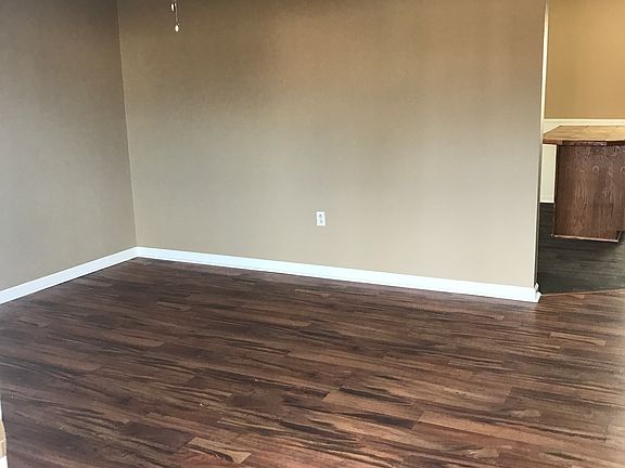 4th image of 3006 E Yellowstone Dr