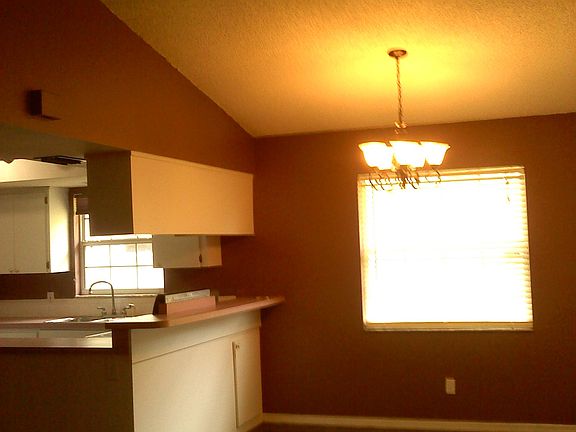 5th image of 118 1st Ave NE