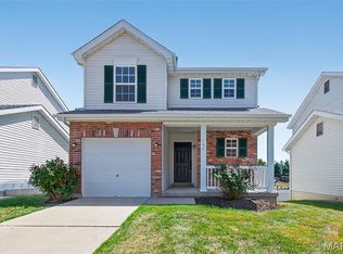 107 Roxbury Dr, O'Fallon, MO 63366