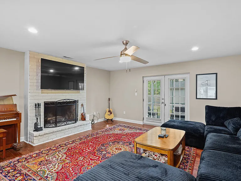1650 E Duffy St — Photo 12