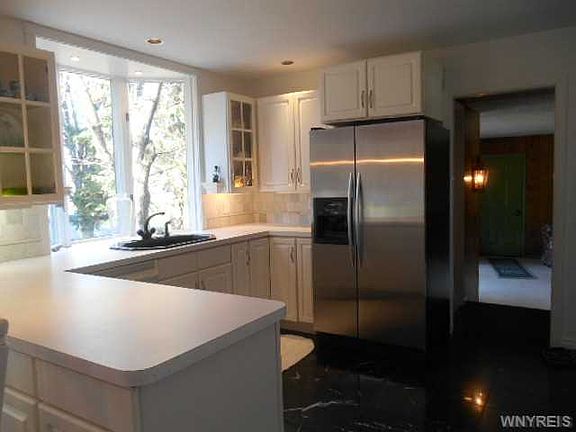 5th image of 8780 Howard Dr