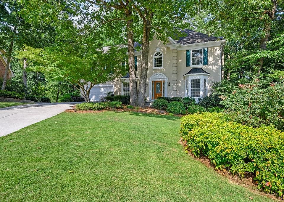 1st image of 240 Willow Brook Dr