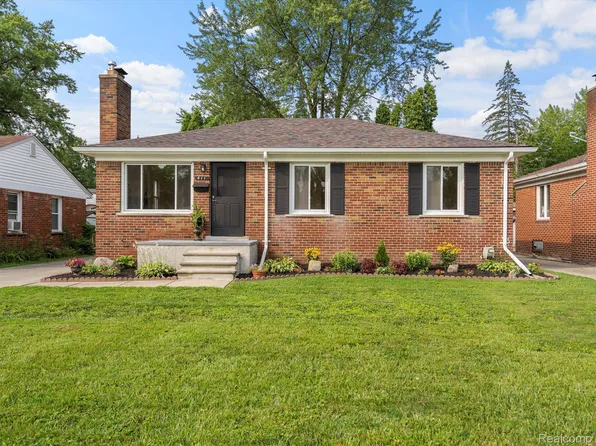 411 Harrington St, Mount Clemens, MI 48043