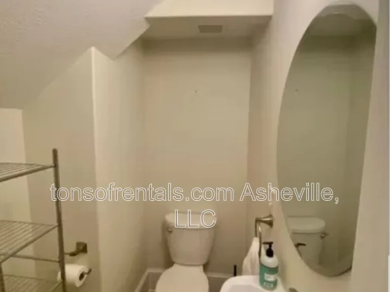 240 S Beaumont St — Photo 12