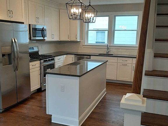2nd image of 27 Irving Pl #1