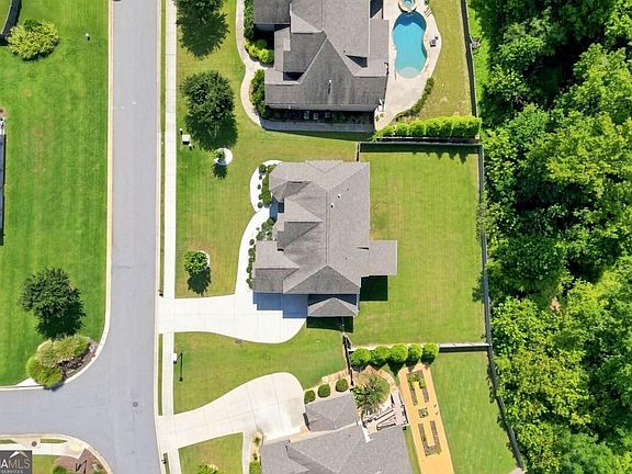 4th image of 3925 Amberhill Cir