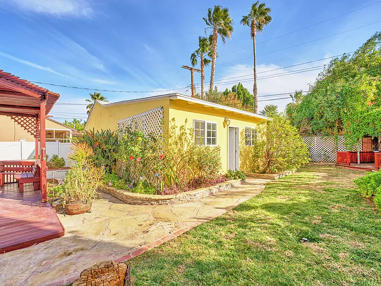 20758 Stephanie Dr — Photo 32