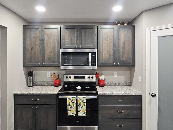 4th image of 4521 Bobolink Ln #107B